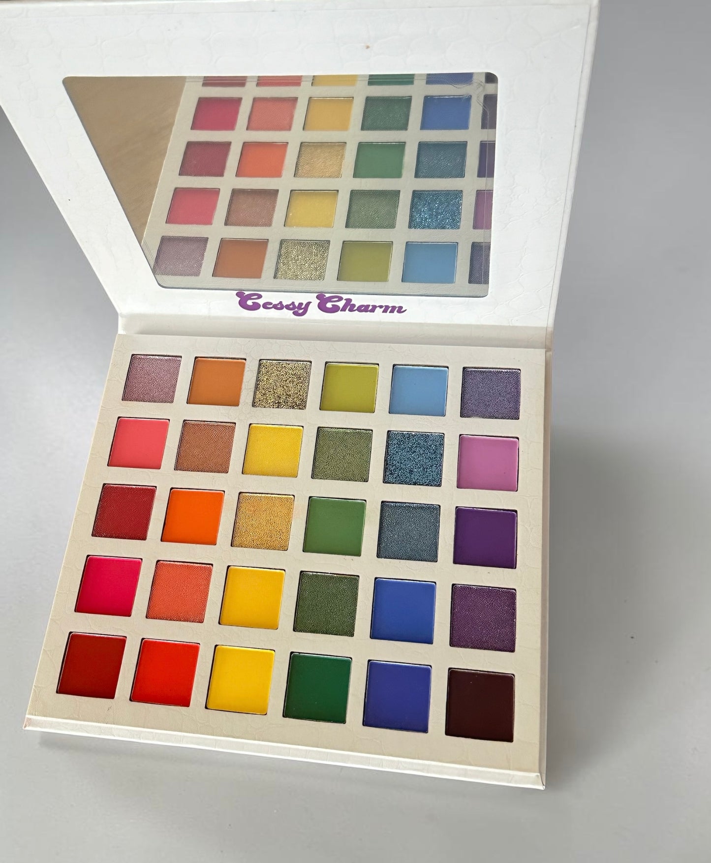 Delicate Hue Eyeshadow Palette